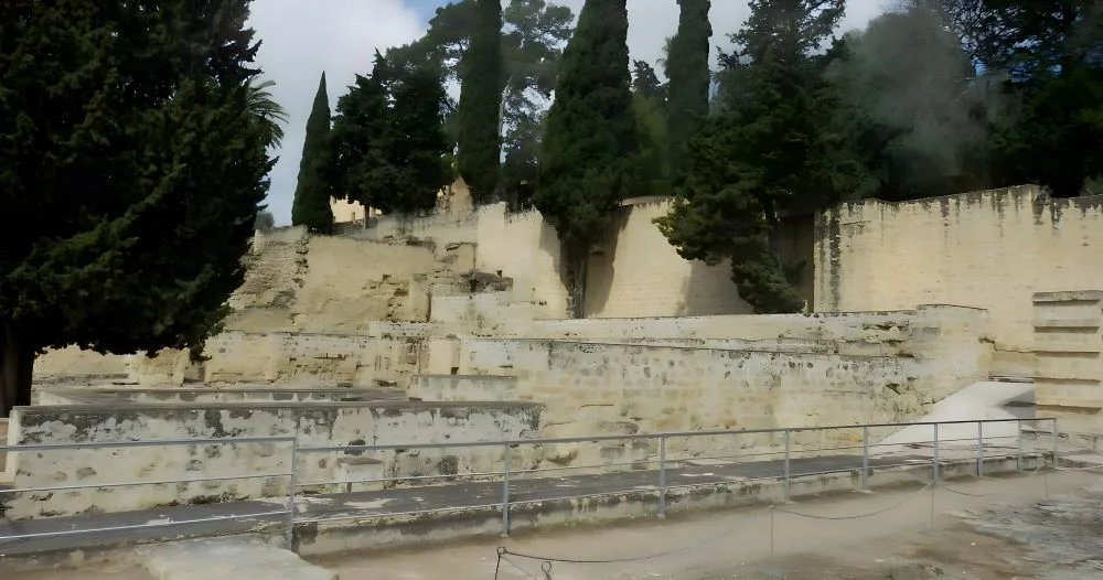 Entry to the archaeological site of Medina Azahara (view from the inside). ©itinerartis.com