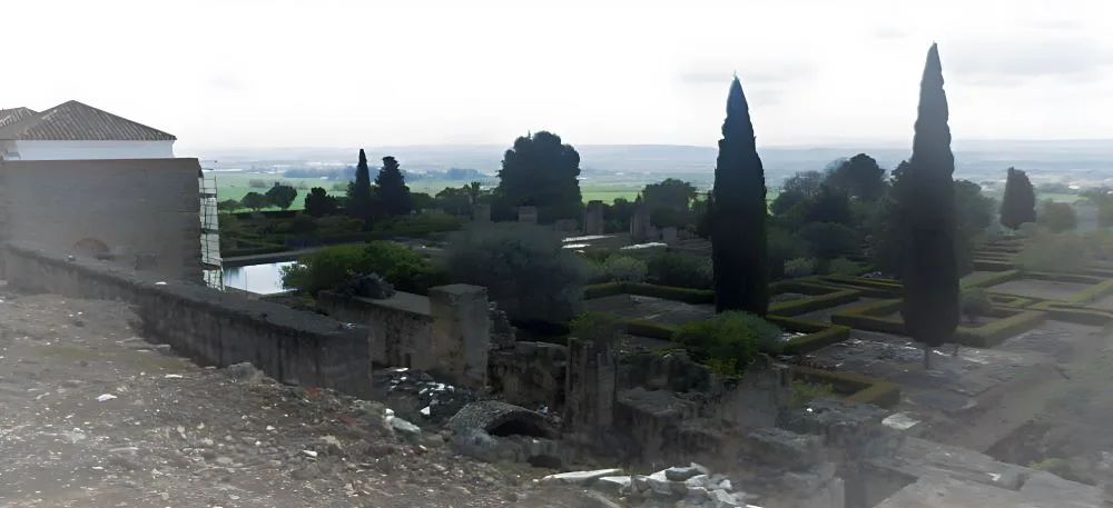 View of The Central Pavilion from afar. ©itinerartis.com