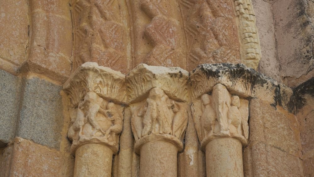 Detail of a Romanesque capital at the Iglesia de la Vera Cruz Segovia, Castile and León, Spain [Edited Photograph]. Credit: GFreihalter. Licensed under CC BY-SA 3.0. 
