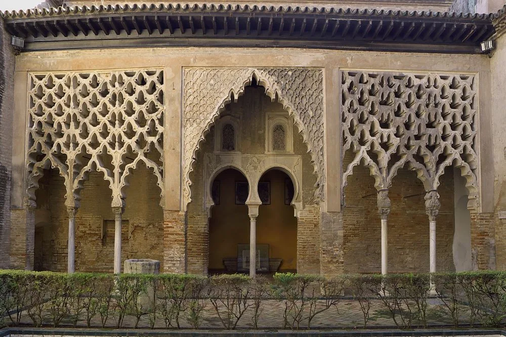 The Patio del Yeso is the landmark of the Alcázar of Seville from the Almohad period, dating from the Caliphate of Abu Yusuf Yaqub al-Mansur (1184-1199).