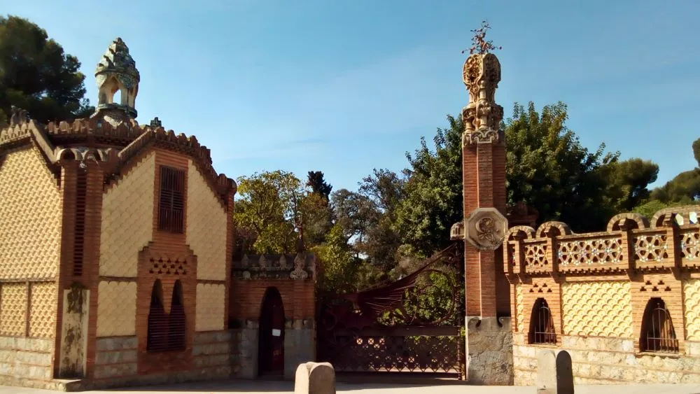 Antoni Gaudí: Güell Estate Pavilions (1883-1887) Barcelona.
