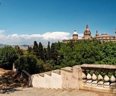 Barcelona - Montjuïc - Walking route between Avinguda del Montanyans & Avinguda de l'Estadi - Panorama View on La Foixarda (Montjuïc) Park & Palau Nacional 1929. Credit: Txllxt TxllxT. Wikimedia Commons. Licensed under Creative Commons Attribution-Share Alike 4.0 International.