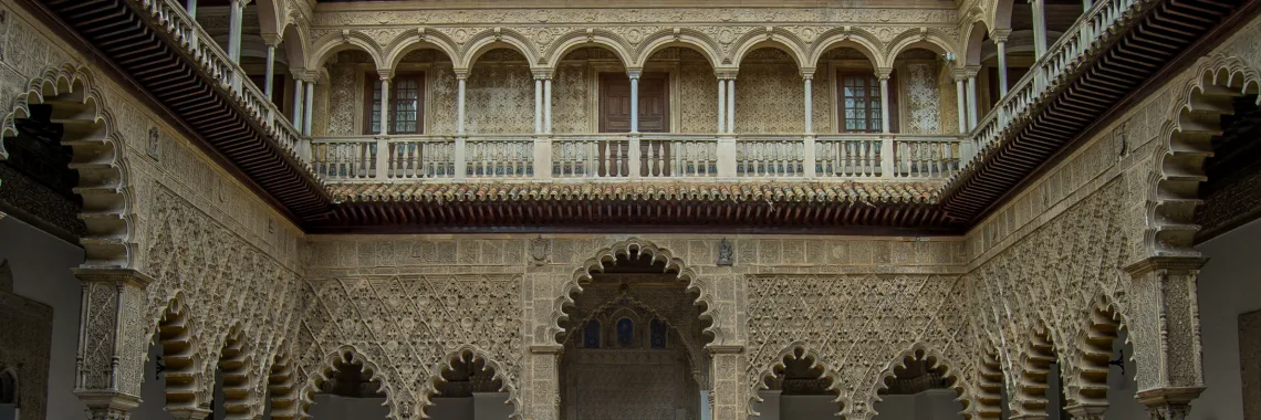 The Allure of Al-Ándalus: Moorish Architecture in Seville patio de las doncellas