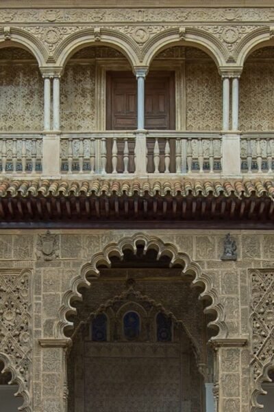 The Allure of Al-Ándalus: Moorish Architecture in Seville patio de las doncellas