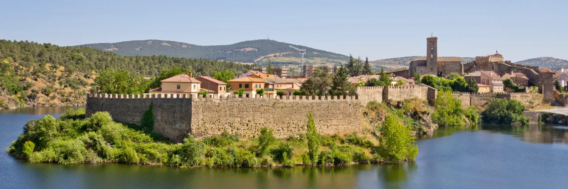 panoramic view of the city walls-Buitrago_del_Lozoya