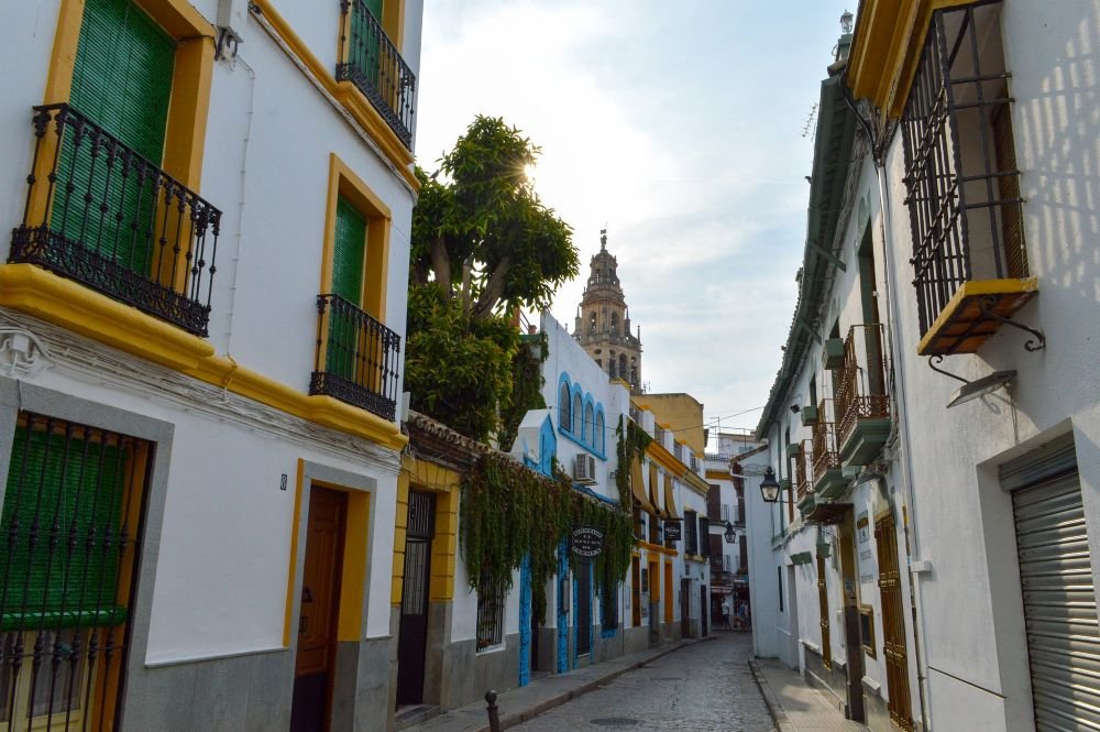 Jewish Quarter, Córdoba, Spain [Edited Photograph]. Credit: Francisco Anzola. Licensed under CC BY 3.0. 