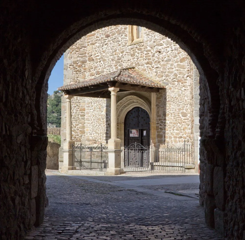 Solemn entrance to the Church of Santa María del Castillo, guarded by the ancient walls of Buitrago de Lozoya.