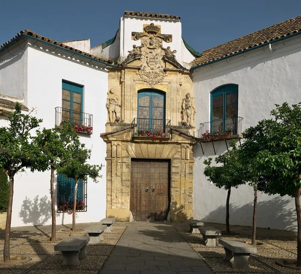 Portada principal del Palacio de Viana (Córdoba), atribuida a Juan de Ochoa (finales del XVI)