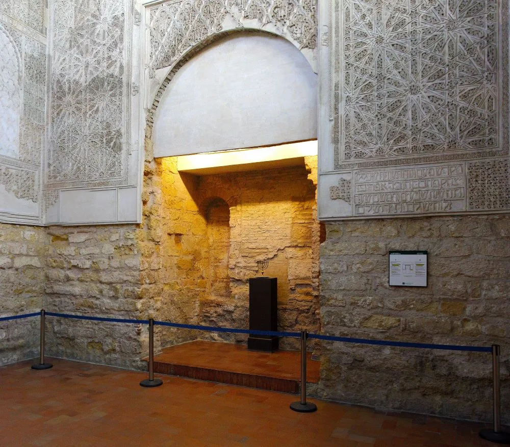 Tabernacle of the Córdoba Synagogue, Jewish Quarter in Córdoba, Spain [Edited Photograph]. Credit: Wolfgang Manousek. Licensed under CC BY 2.0. 