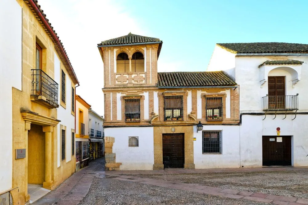 The Jewish Quarter in Córdoba, Spain [Edited Photograph]. Credit: Holger Uwe Schmitt. Licensed under CC BY-SA 4.0. 
