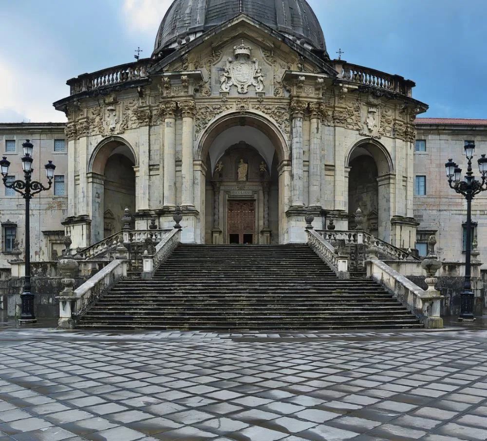 Exterior of the Basilica's Portico, designed by Martín de Zaldúa and Joaquín de Churriguera (2013)