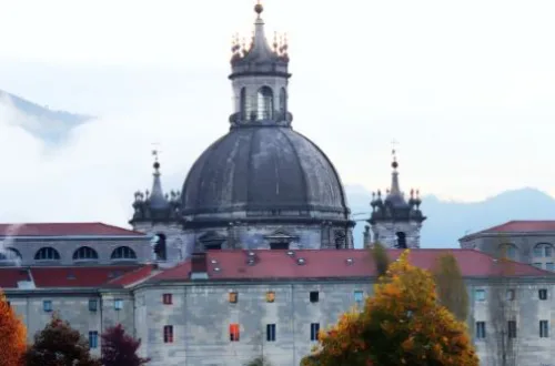 Exterior view of the Sanctuary of San Ignacio de Loyola in Azpeitia, Gipuzkoa, showcasing its baroque architecture and central dome.