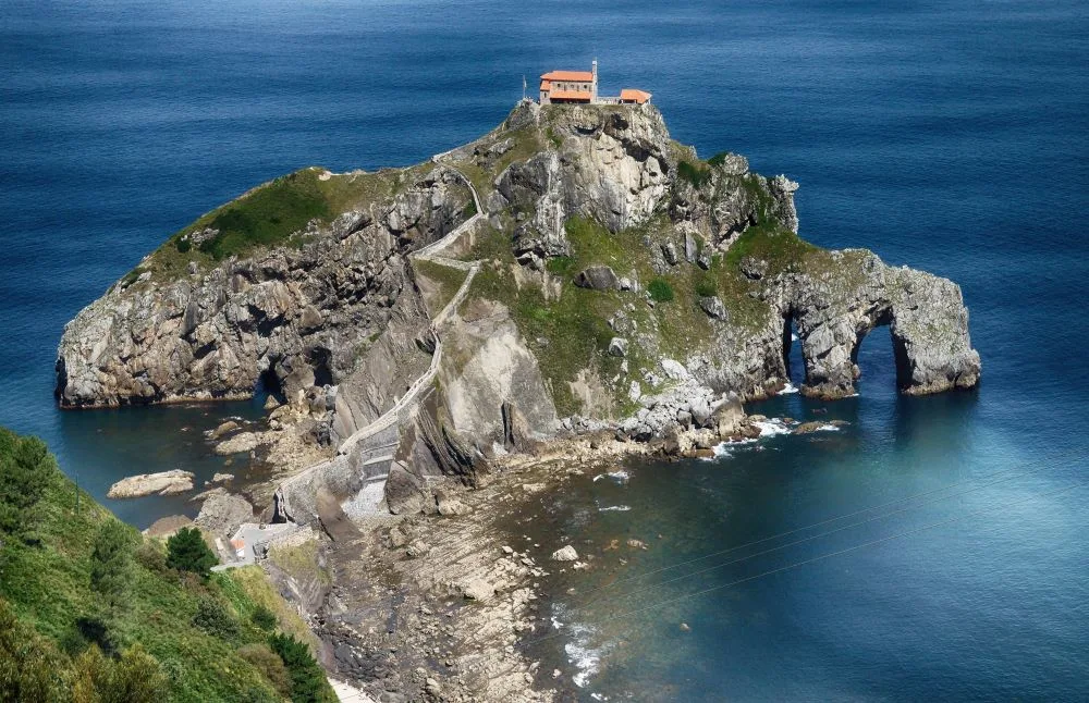 San Juan de Gaztelugatxe [Photograph]. Credit: Candi. Originally posted on Flickr. Reviewed and confirmed under Creative Commons Attribution 2.0 Generic license.