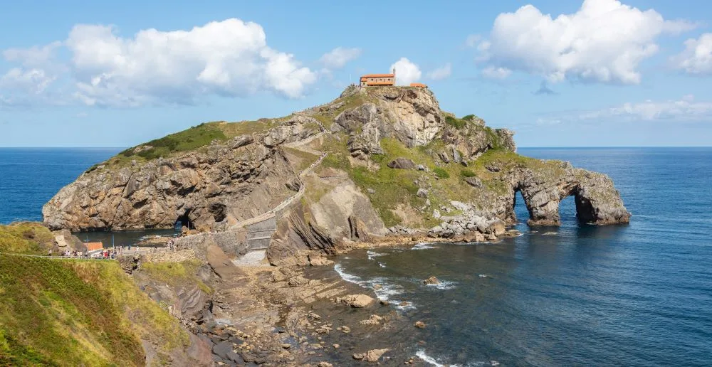 Gaztelugatxe, Bermeo, Basque Country, Spain [Photograph]. Credit: Diego Delso. Wikimedia Commons. Licensed under CC BY-SA 4.0.