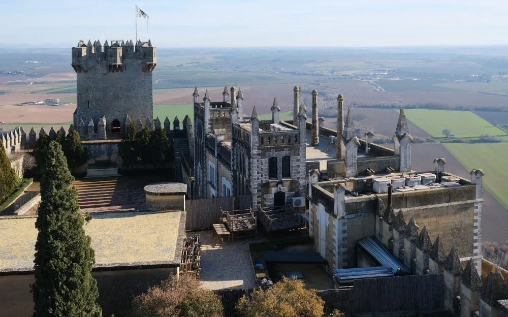 Castillo de Almodóvar del Río, Córdoba, Spain [Photograph Edited]. Extracted from / credit: Kallerna. Wikimedia Commons. Licensed under CC BY-SA 4.0.