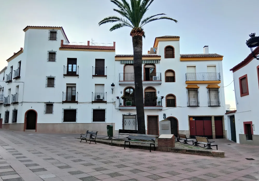 Plaza de la Cadena, La Rambla, Córdoba, Spain [Photograph]. Credit: CFA1877. Wikimedia Commons. Licensed under CC BY-SA 4.0.