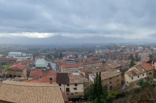 Panoramic View of Labastida, Basque Country, Spain [Photograph]. Credit: Krzysztof Golik. (2023, January 8). Wikimedia Commons. Licensed under CC BY-SA 4.0.