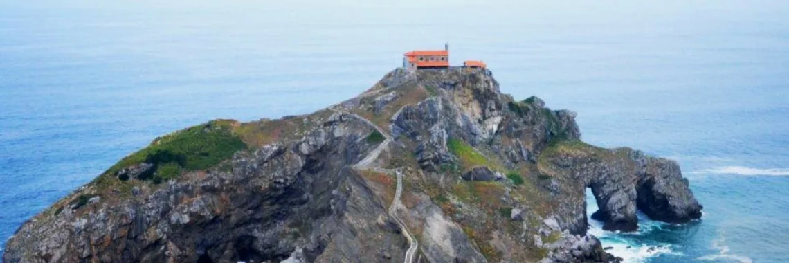 Gaztelugatxe Island [Photograph]. Credit: Walle-molle. Published under Creative Commons Attribution-Share Alike 4.0 International license.