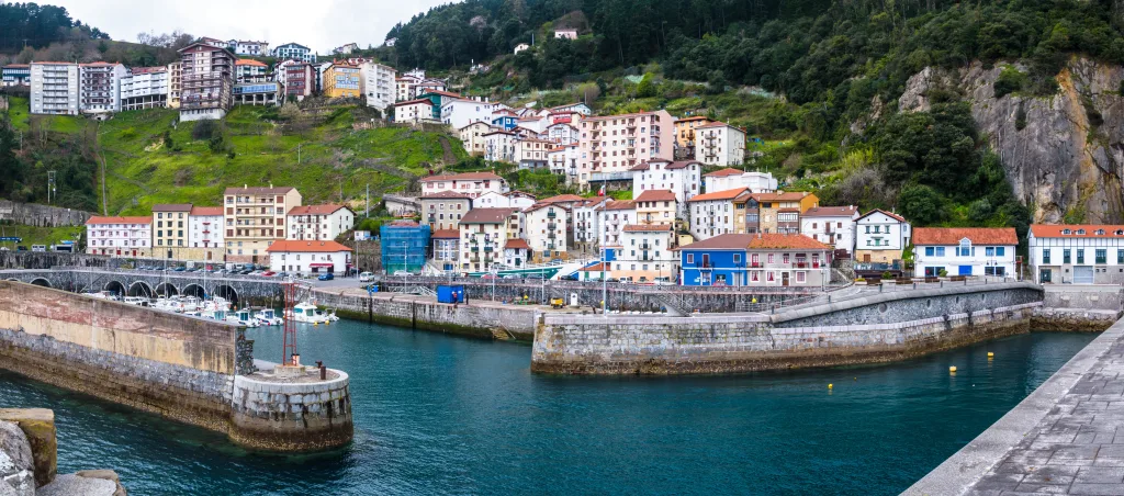 A view of Elantxobe from the port [Photograph]. Credit-Ander Abadia Zallo. Licensed under Creative Commons Attribution-Share Alike 4.0 International.