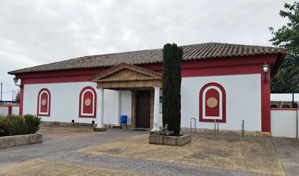 Antigua estación de Almodóvar del Río, Córdoba, Spain [Photograph Edited]. Extracted from / credit: CFA1877. Wikimedia Commons. Licensed under CC BY-SA 4.0.