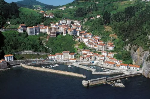 General view of Elantxobe village, Biscay, Basque Country [Photograph]. Credit: Eusko Jaurlaritza. Licensed under Creative Commons Attribution 3.0 Spain.