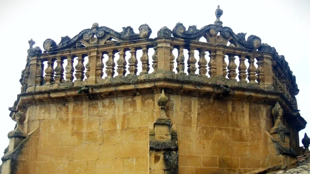 8.	Iglesia parroquial de Nuestra Señora de la Asunción, Labastida [Edited Photograph]. Credit: Zarateman. Licensed under Public Domain.