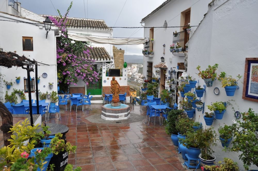 View of Iznájar, Córdoba, Spain [Photograph]. Credit: Luis Rogelio HM via Wikimedia Commons. Licensed under CC BY-SA 2.0. 