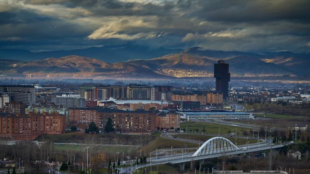 16.	Ponferrada, El Bierzo, León, Spain [Photograph]. Credit: Gabriel Fdez. Wikimedia Commons. Licensed under CC BY 2.0.