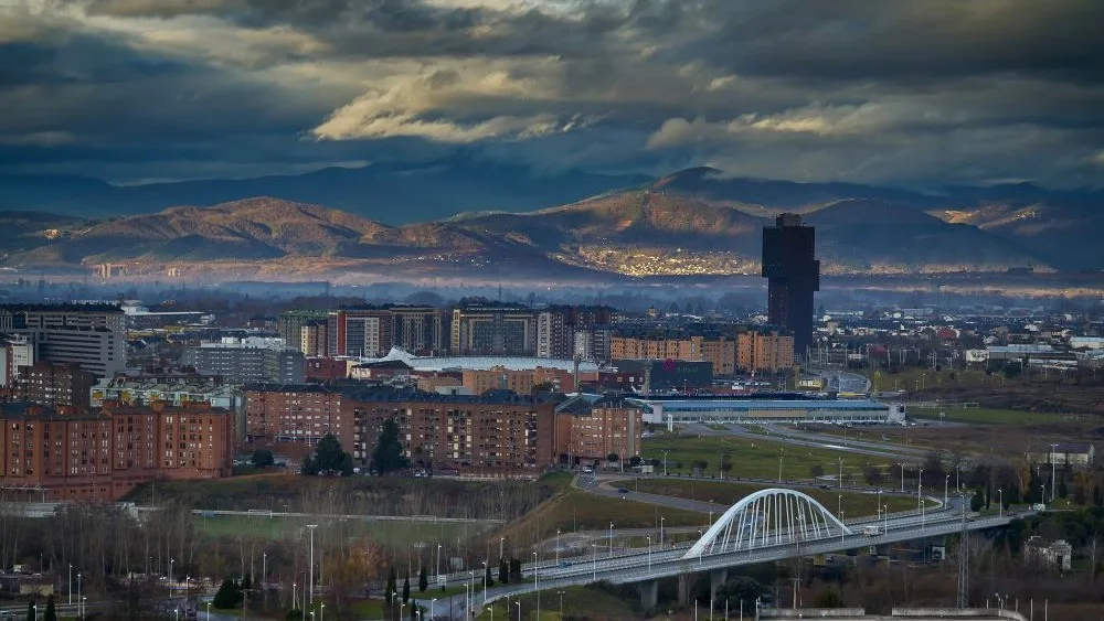 16.	Ponferrada, El Bierzo, León, Spain [Photograph]. Credit: Gabriel Fdez. Wikimedia Commons. Licensed under CC BY 2.0.