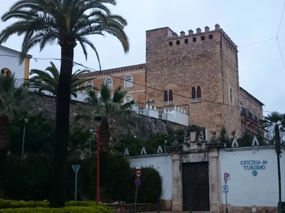 Castle of Cabra, Córdoba, Spain [Photograph]. Credit: JamesNarmer via Wikimedia Commons. Licensed under CC BY-SA 4.0. 