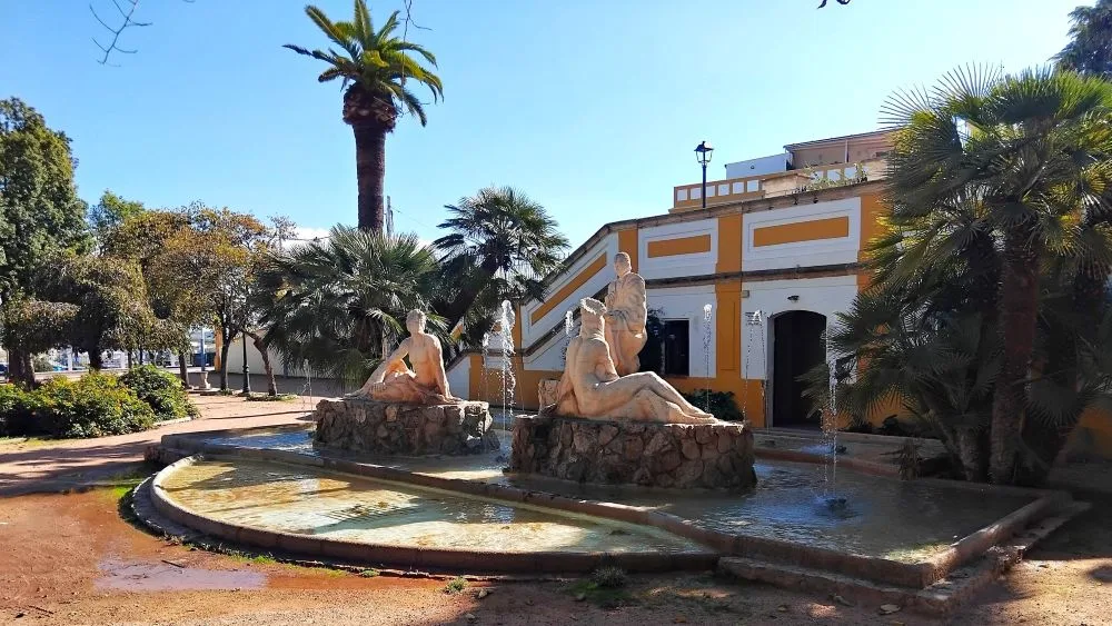 Fountain Dedicated to Cultural Mestizaje, Paseo de Cervantes, Montilla, Spain [Photograph]. Credit: CFA1877 via Wikimedia Commons. Licensed under CC BY-SA 4.0.