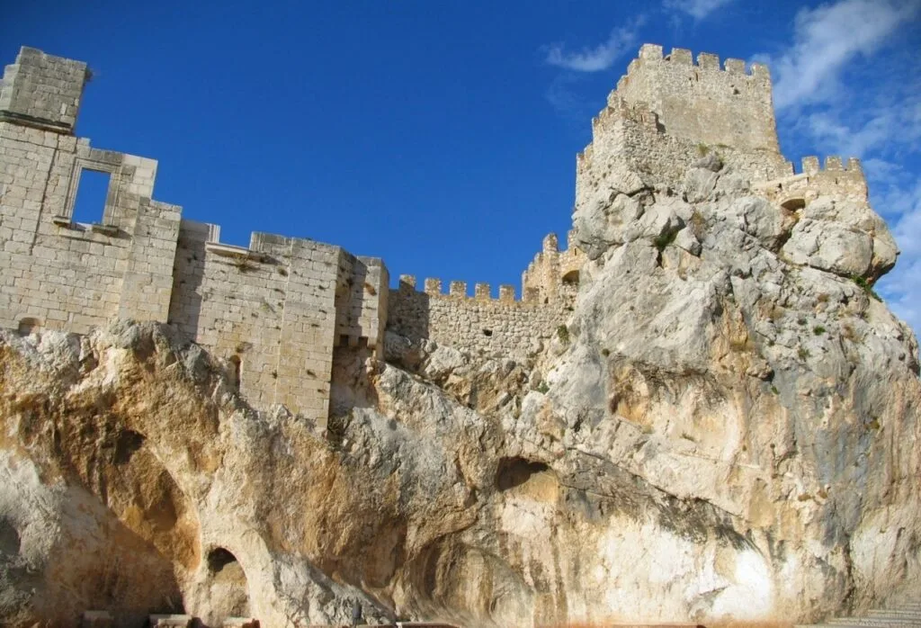 Castillo de Zuheros, Córdoba, Spain [Photograph]. Credit: Juan Pablo Olmo. Licensed under CC BY 2.0. 