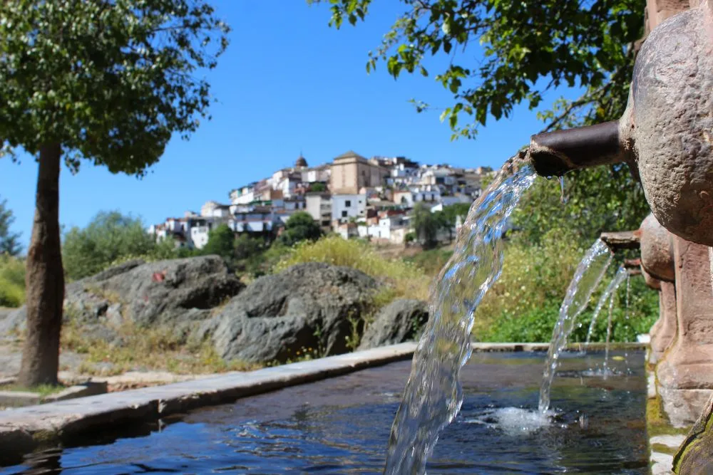 Caños de la Fuente de la Oliva, Montoro, Córdoba, Spain [Photograph]. Credit: Jesús García Campos / Instituto Andaluz del Patrimonio Histórico via Wikimedia Commons. 