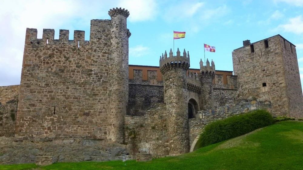 9.	Ponferrada, León, Spain [Photograph]. Credit: Zarateman. Wikimedia Commons. Public domain (CC0 1.0).