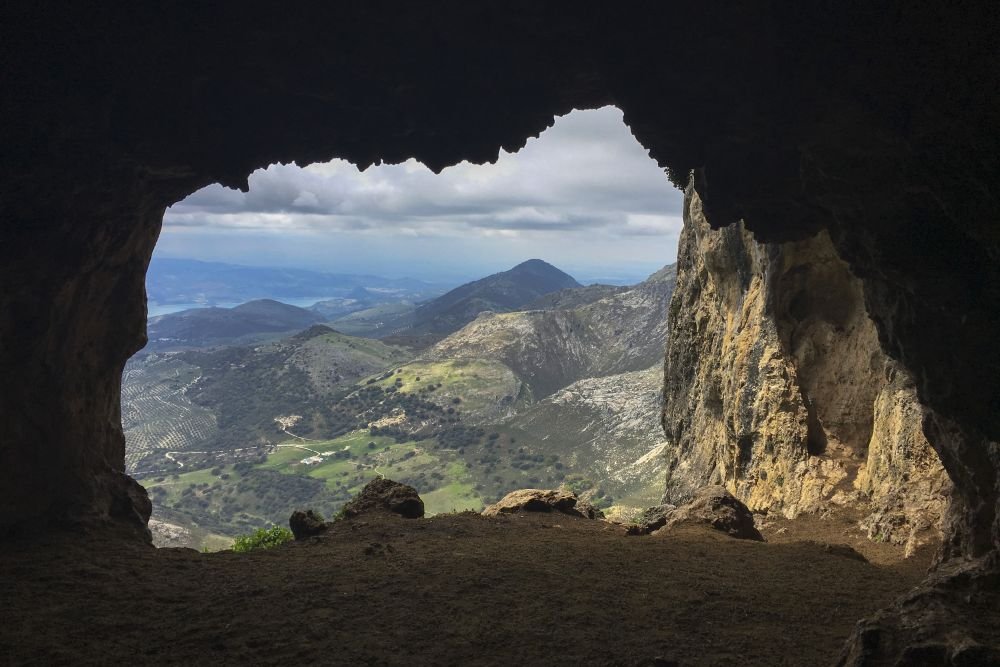 Cueva del Morrión, Sierras Subbéticas Natural Park, Priego de Córdoba, Spain [Edited Photograph]. Credit: Mariano González. Licensed under CC BY-SA 4.0. 