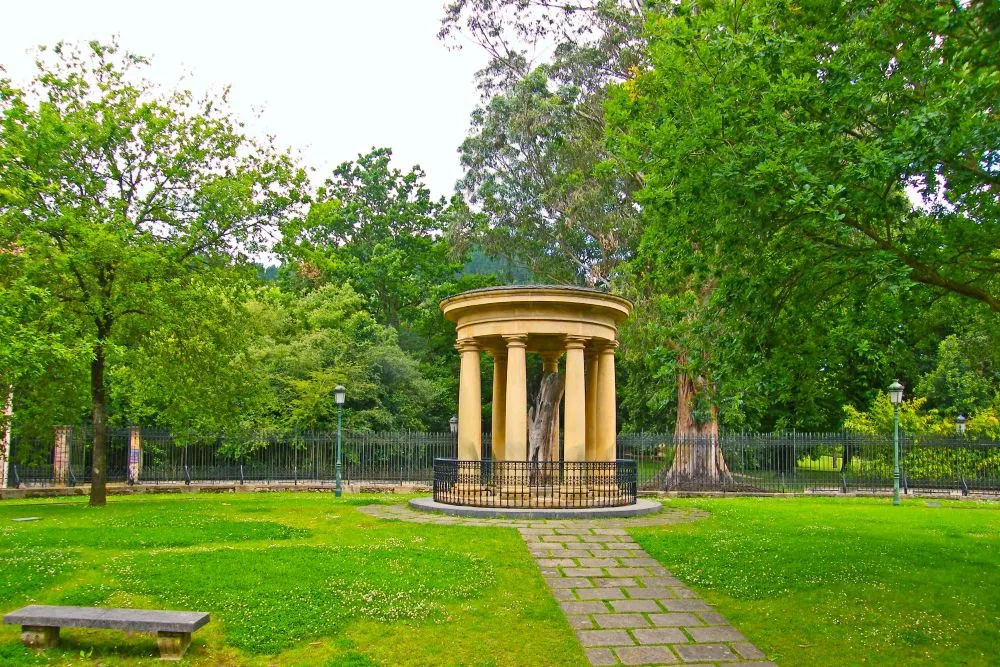 The Old Tree of Gernika, Gernika-Lumo, Basque Country, Spain [Edited Photograph]. Credit: Mario Martí. Licensed under CC BY 2.0.