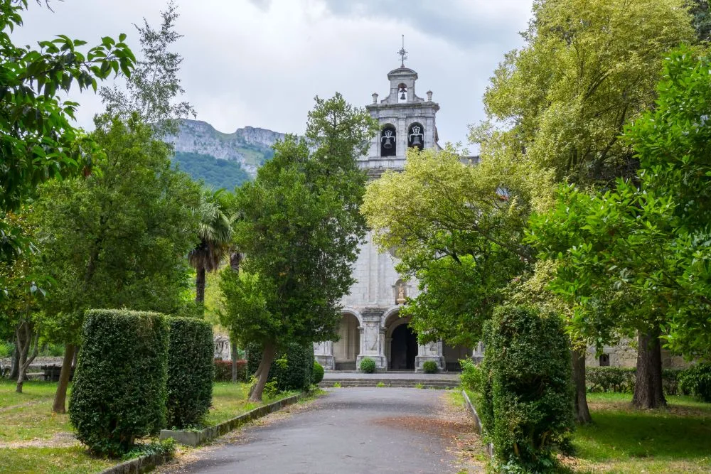 Santuario de Nuestra Señora La Antigua, Orduña, Basque Country, Spain [Edited Photograph]. Credit: Basotxerri. Licensed under CC BY-SA 4.0.