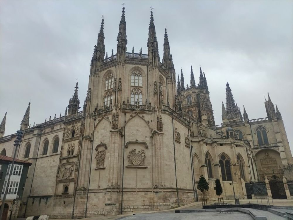 Burgos Cathedral, Spain [Photograph]. Credit: Francesc Fort. Licensed under CC BY-SA 4.0. 