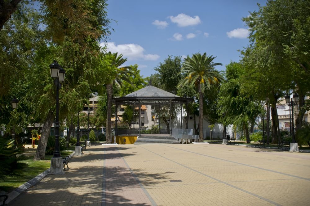 Paseo de Rojas, Lucena (Córdoba), Spain [Edited Photograph]. Credit: Pixelillo. Licensed under CC BY-SA 4.0. 