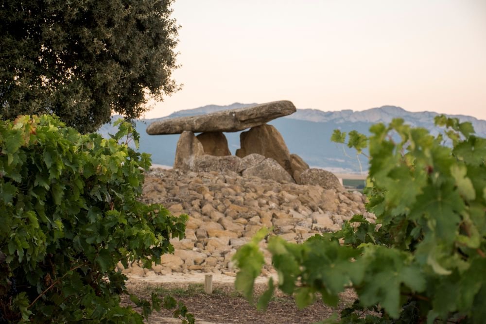 Dolmen of Sorginaren Txabola, Bilar (Elvillar, Spain) [Photograph]. Credit: Theklan. Licensed under CC BY-SA 4.0. 