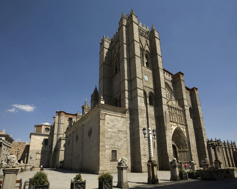 Cathedral of Ávila, Castilla y León, Spain [Photograph]. Credit: Pol Mayer (PMRMaeyaert). Licensed under CC BY-SA 3.0 ES. 