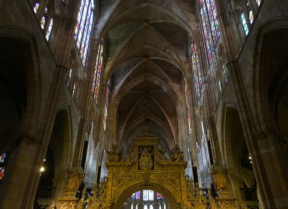 Interior of León Cathedral, Spain [Photograph]. Credit: Miguel Hermoso Cuesta. Licensed under CC BY-SA 4.0. 